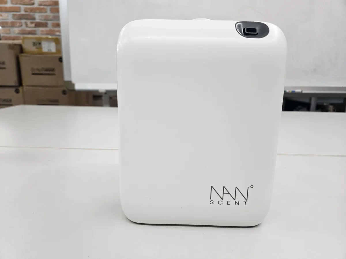 NANO-20V 자동분사방향제 측면
